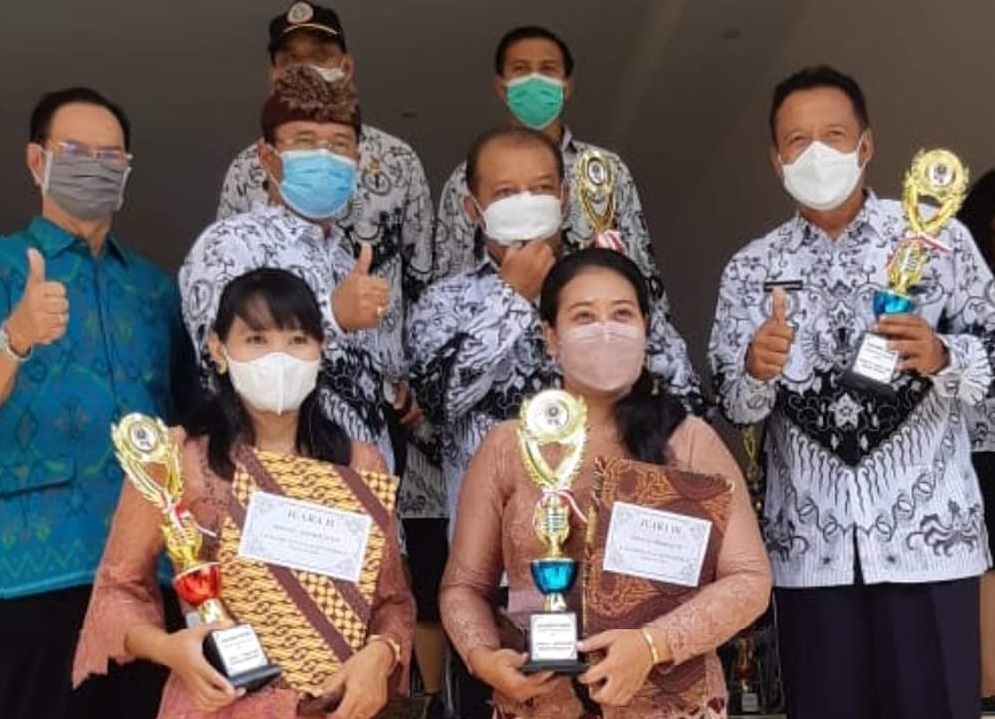 “SPENDA BERPRESTASI”PEMBERIAN PENGHARGAAN SARASWATI AWARDS DARI DINAS PENDIDIKAN KAB.BULELENG DI SMAN BALI MANDARA