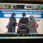 Zoom meeting Penandatangan Kerjasama Kick Off Program Edukasi Sampahku Tanggung Jawabku dari Kementrian LHK, salah satu program Adiwiyata Nasional